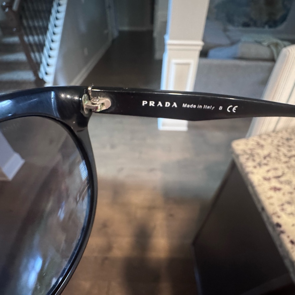 Prada Black Oversized Sunglasses - Picture 4 of 5